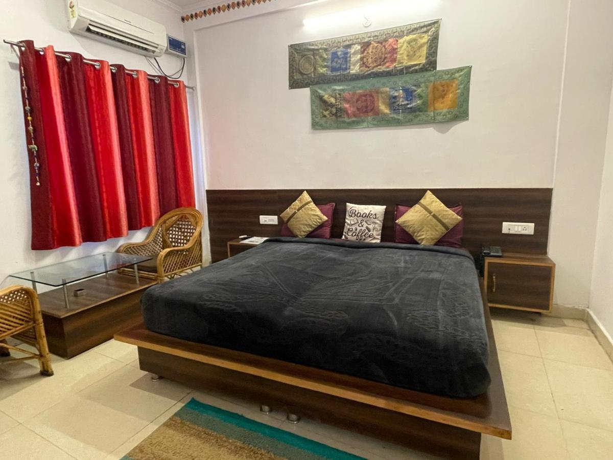 Orchid Hostel And Hotel Tapovan Экстерьер фото
